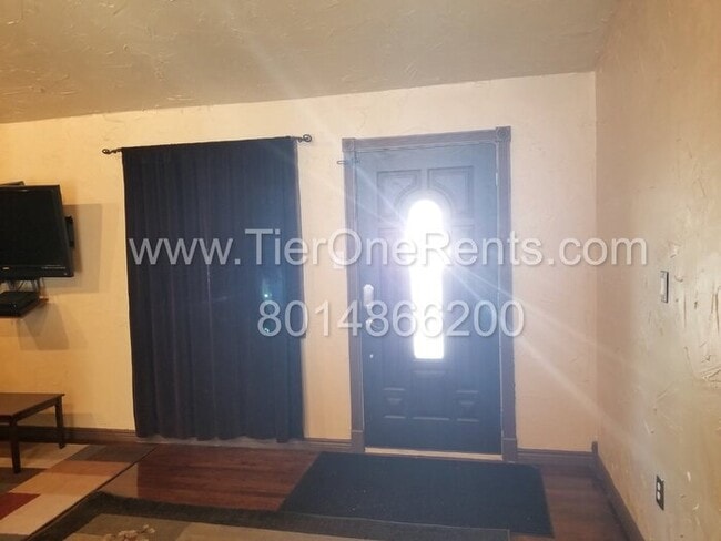 Building Photo - This property offers a NO DEPOSIT option a...