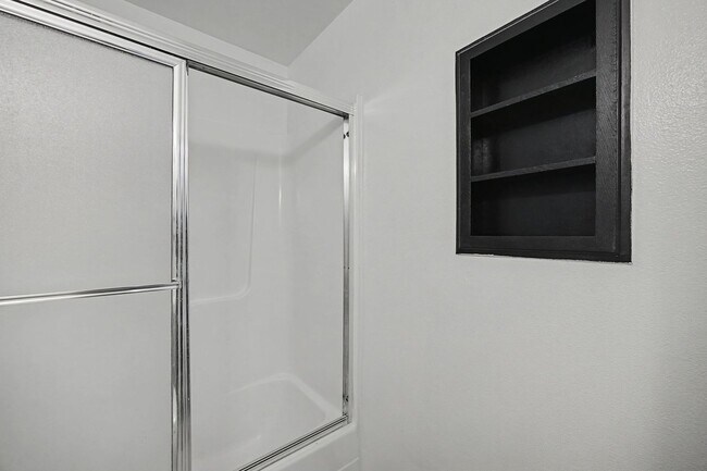 Building Photo - 421-423 Toliver Rd