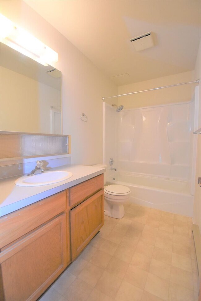 Building Photo - Spectacular views of the Bridgers!  Cute 2 bedroom 1.5 bath apartment