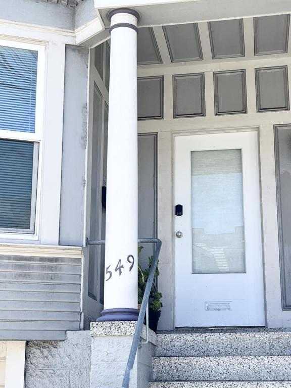 Building Photo - 549 6th Ave