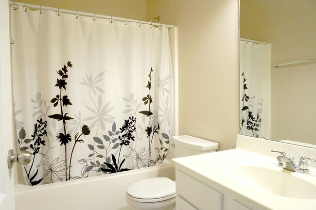 Building Photo - Showing will Start on May 17th! Gorgeous 3...