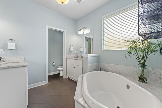 Building Photo - 4555 Grand Key Loop W