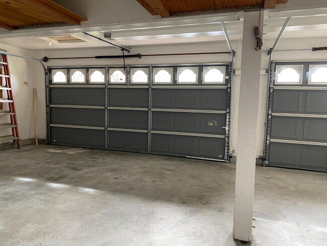 Building Photo - 323 Montserrat Dr