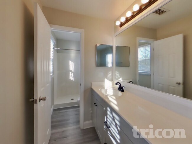 Building Photo - 426 Elgin Blvd