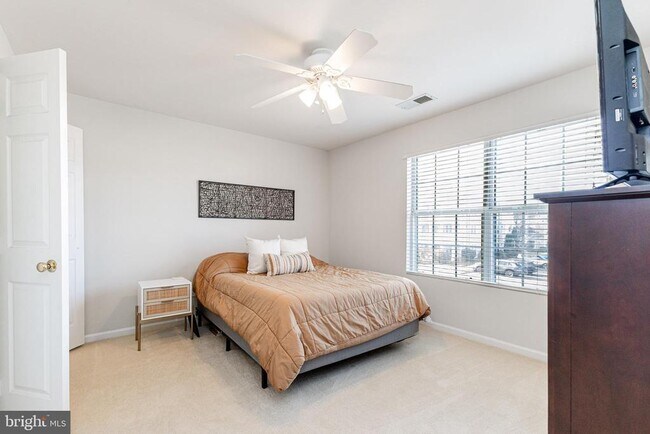 Building Photo - 8091 Lacy Dr