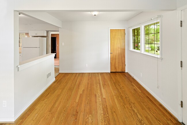 Building Photo - 160 St Benedict Ln