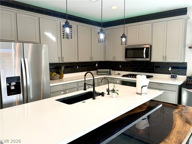 Building Photo - 8067 Tank Loop St