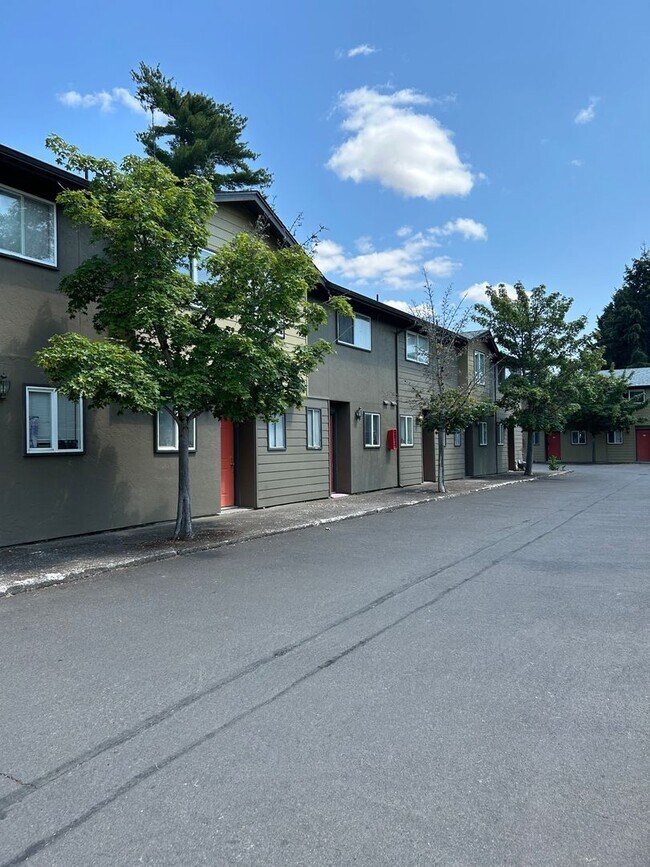 Building Photo - (749) Jackson Square - 2 Bedroom / 1.5 Bathroom – Albany