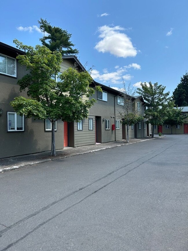 Building Photo - (749) Jackson Square - 2 Bedroom / 1.5 Bathroom Townhome – Albany