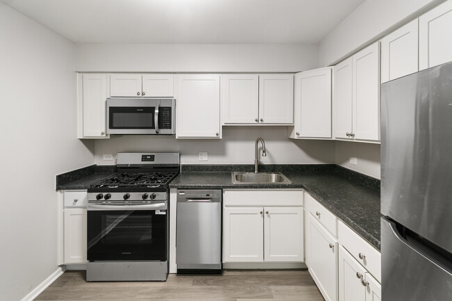 Building Photo - 705 S Milwaukee Ave