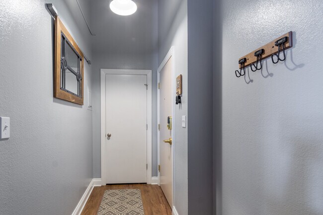 Building Photo - 308 W 8th St