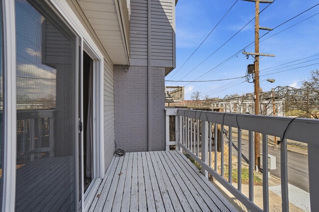 Building Photo - 315 Western Ave