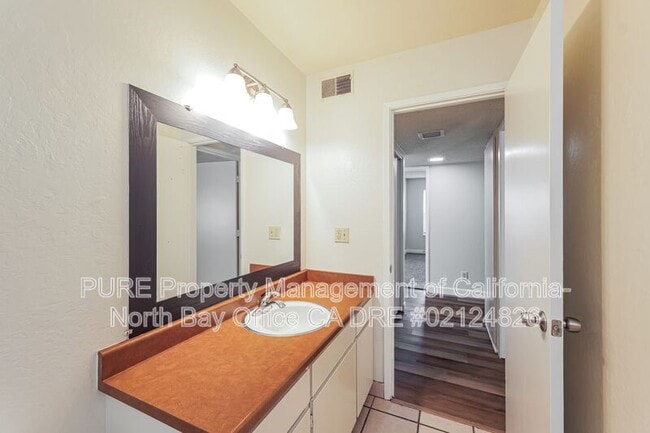 Building Photo - 2326 Tachevah Dr