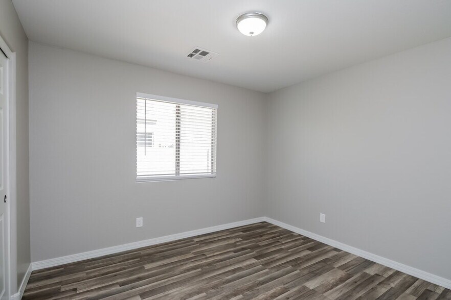 Building Photo - 34895 N Open Range Dr