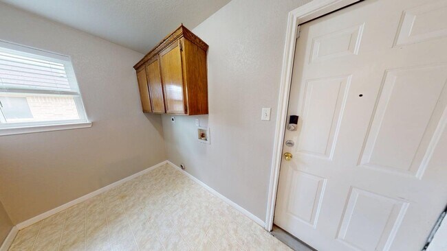 Building Photo - 106 Cedar Ridge Dr