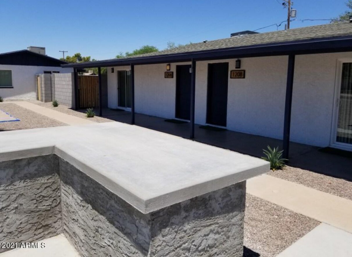 Building Photo - 1156 E Tempe Dr