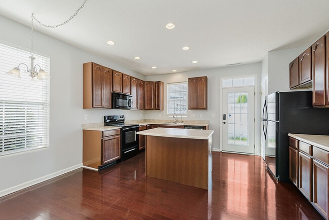 Building Photo - Beautiful brick townhome in Fishers’ Hannover