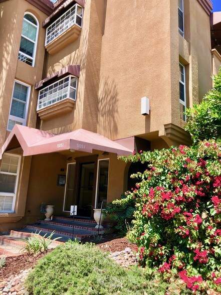 Building Photo - 5051 La Jolla Blvd