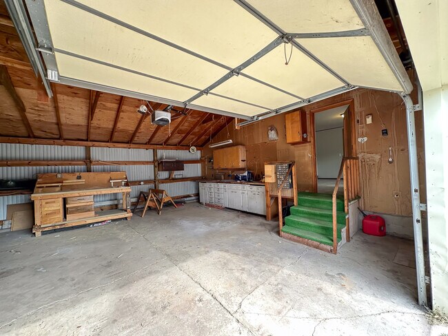 Building Photo - 1208 Baker Ave