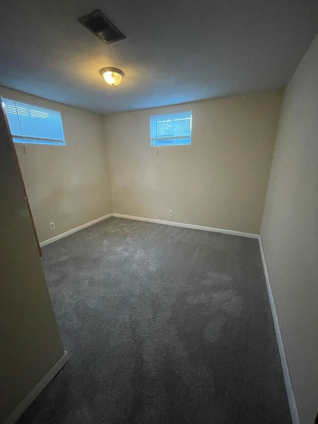 Building Photo - 4 Bed 2 Bath Ranch style Home Available Oc...