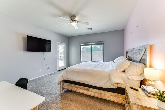 Building Photo - 2313 N Presidential Dr