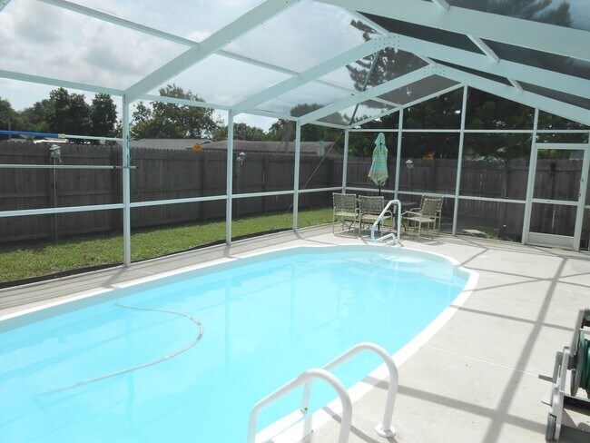 Building Photo - 4 Bedroom POOL Home in Largo