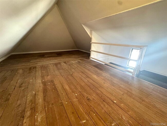 Building Photo - 84 Surrey Ln