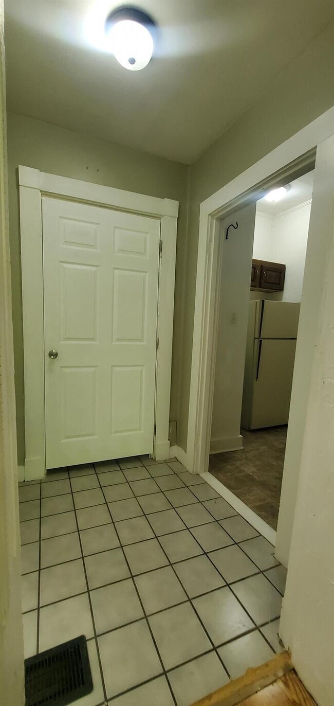 Building Photo - 201 S Broadway St