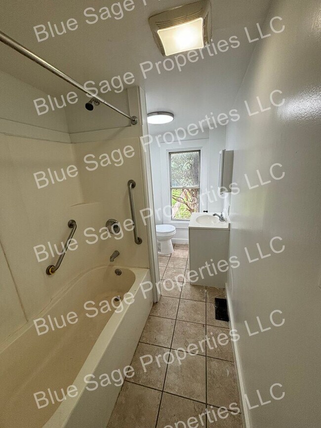 Building Photo - 126 Beech St