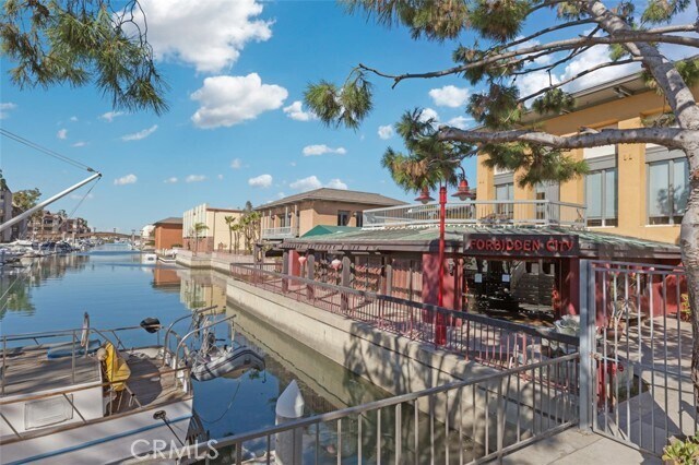 Building Photo - 7235 Marina Pacifica Dr S