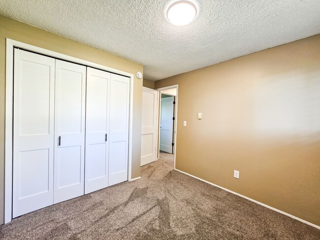 Building Photo - Remodeled Unit in Duplex