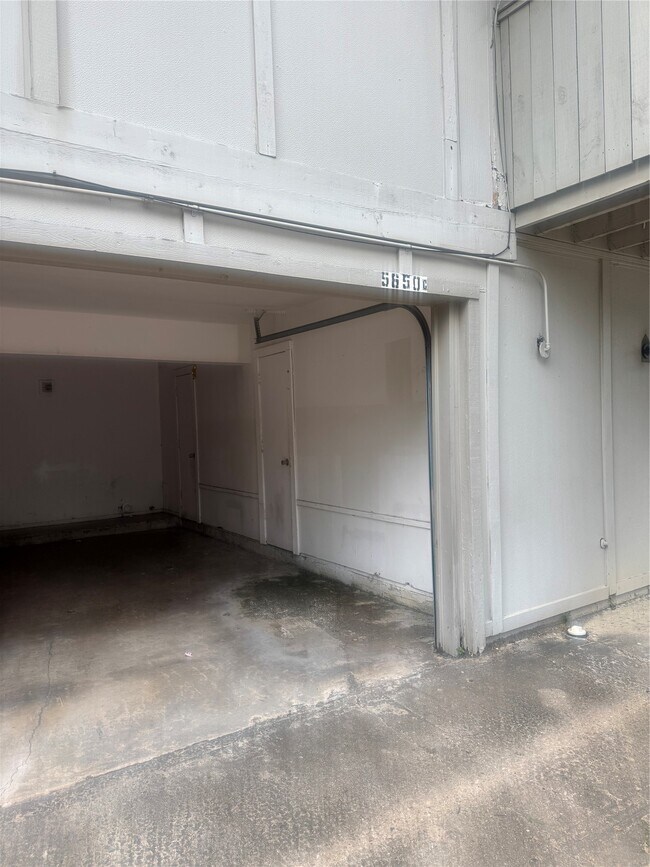 Building Photo - 5650 Birchmont Dr