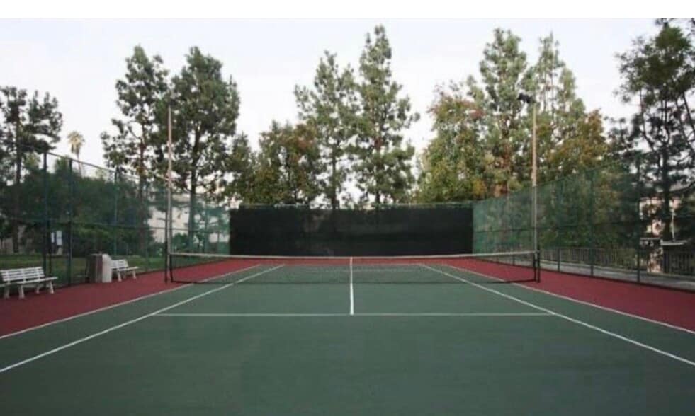 Building Photo - 100 S Doheny Dr