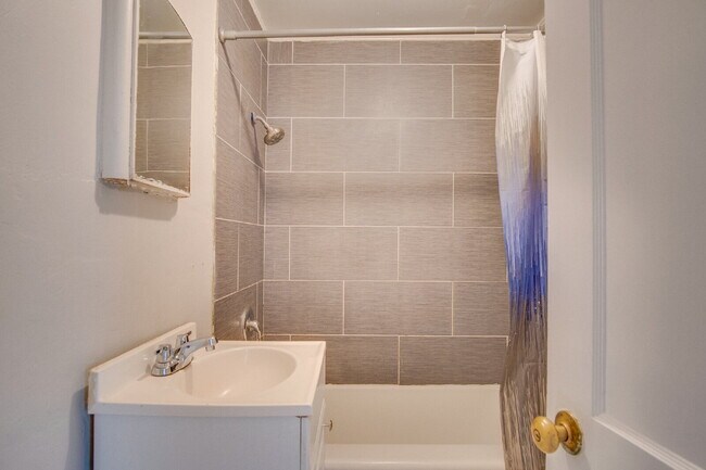 Building Photo - Central Pensacola 2BR Home with Fenced Yard, Updated Interior & Immediate Availability
