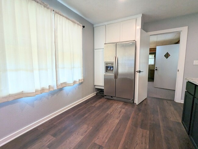 Building Photo - Available Now! Cute home in AR!
