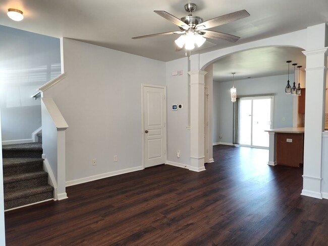 Building Photo - Move-in ready, Townhome Located in the Bra...