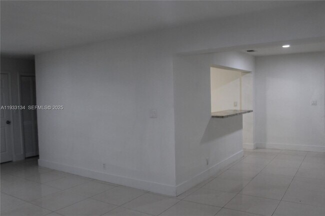 Building Photo - 6651 Custer St