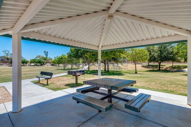 Building Photo - 2035 W Gold Dust Ave