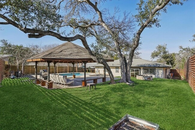 Building Photo - 7205 Twisted Oaks Dr