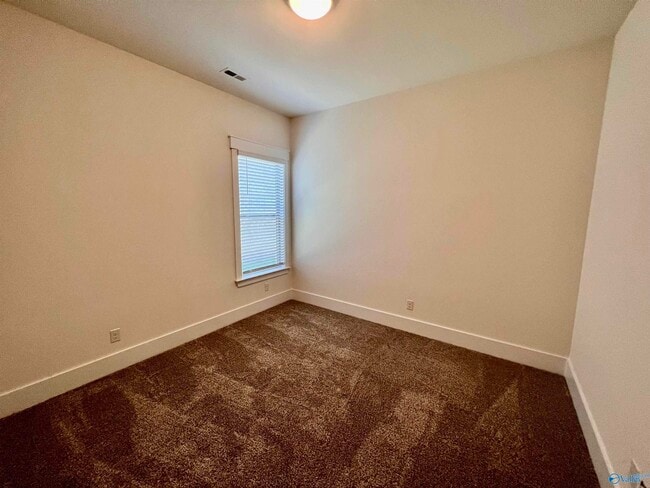 Building Photo - 330 Silo Ln