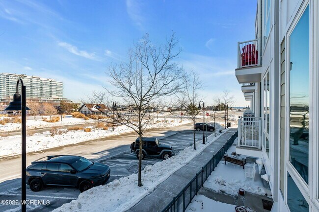 Building Photo - 807 Kingsley St