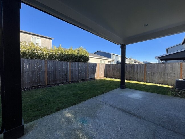 Building Photo - Expansive 2020 Forest Grove Home with 4 Bedrooms, Loft, Modern Kitchen & Covered Patio