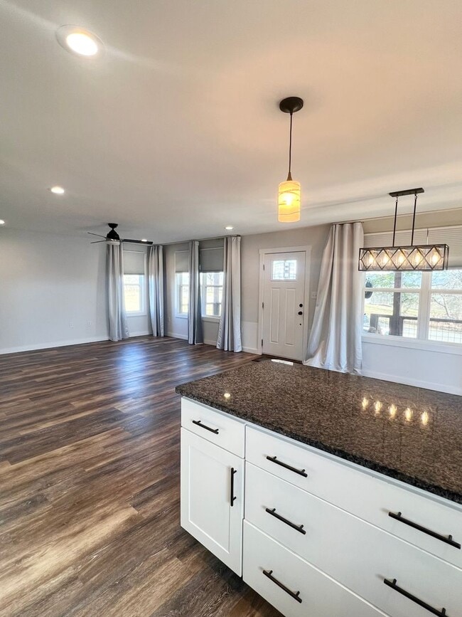 Building Photo - Charming 3 Bedroom 2 Bath home, Convenient NW Asheville location!