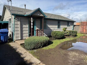 Building Photo - Great single level Home