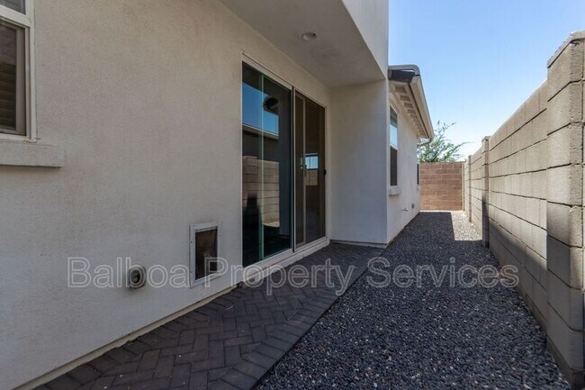 Building Photo - 5528 S Dillon Cir