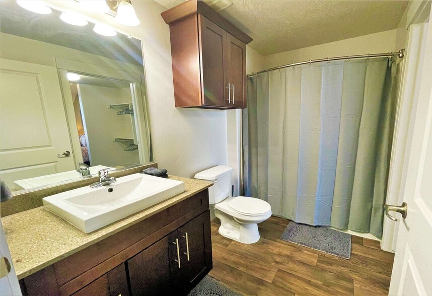Building Photo - 460 E 400 S