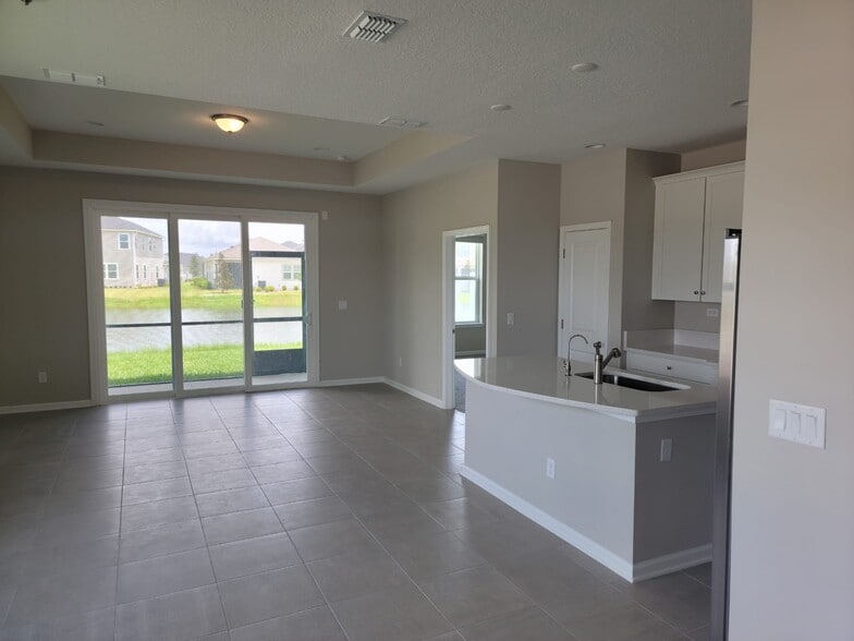 Building Photo - 808 Cherry Elm Dr