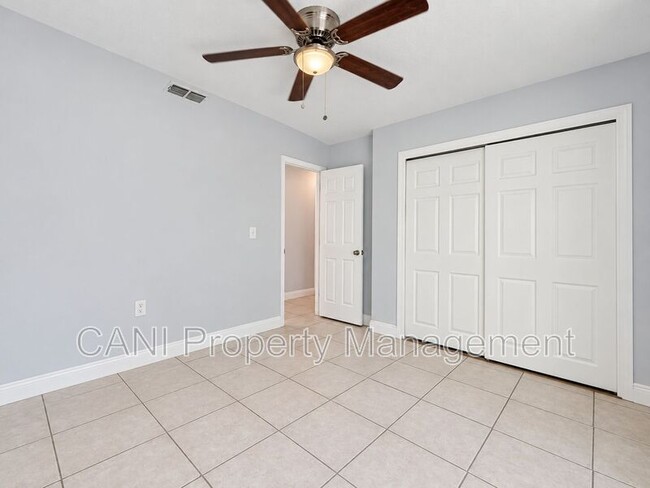 Building Photo - 23 Country Club Dr