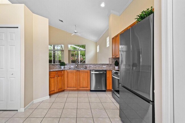Building Photo - 7690 Hummingbird Ct
