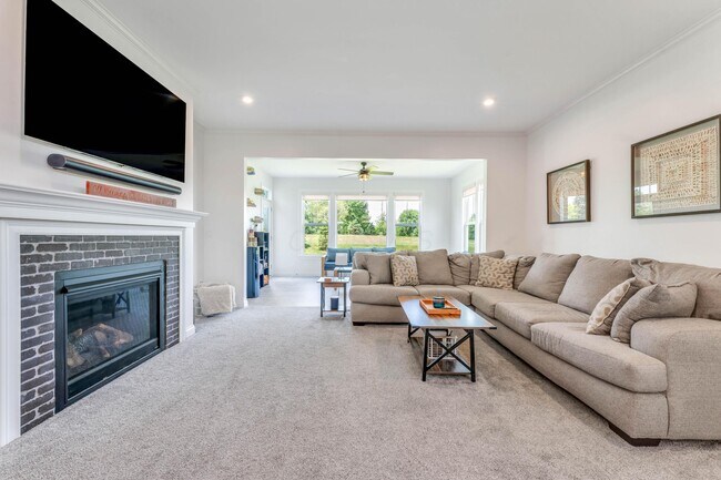 Building Photo - 8619 Landrace Dr